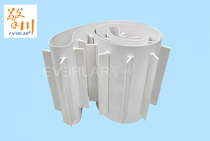 食品級(jí)白色PU輸送帶加擋板防滑落耐磨食品包裝分揀線(xiàn)傳送帶定制