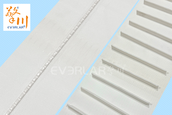 鉆紋PU輸送帶加導(dǎo)條擋板防滑防跑偏食品級(jí)傳輸帶定制