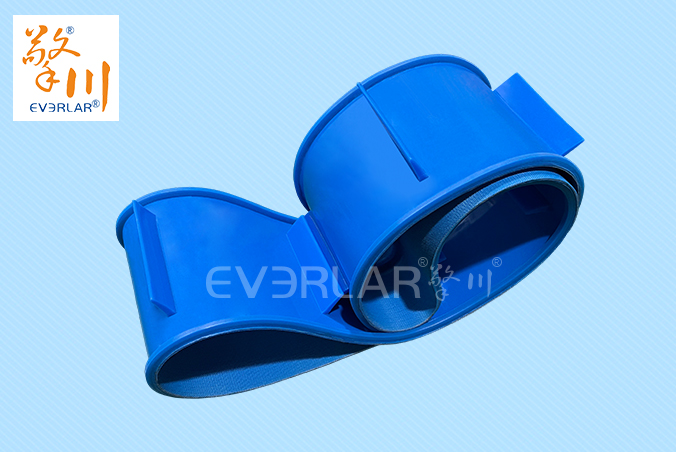 藍(lán)色PU輸送帶加導(dǎo)條擋板食品級耐磨食品醫(yī)藥包裝設(shè)備傳送帶