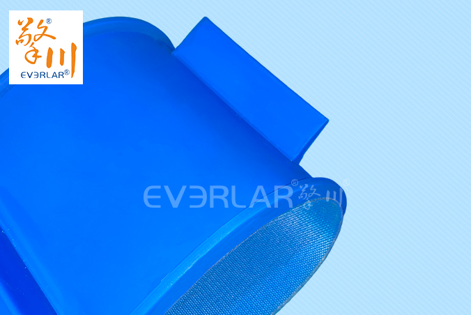 藍(lán)色PU輸送帶加導(dǎo)條擋板食品級耐磨食品醫(yī)藥包裝設(shè)備傳送帶